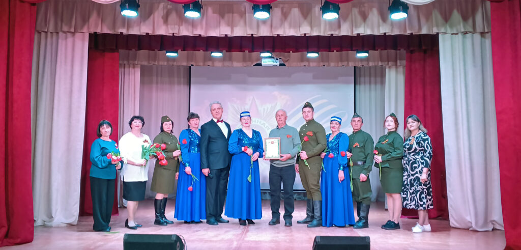 Песен славных достойны герои