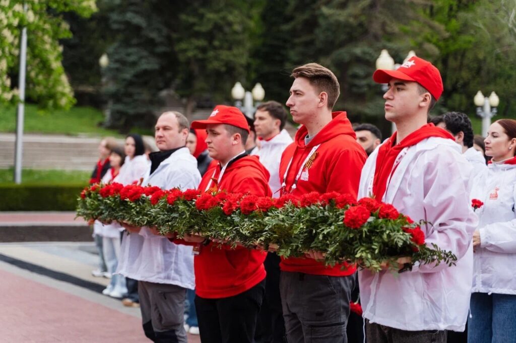 Финалисты почтили память погибших на мемориале «Вечная Слава», воздвигнутого в честь павших участников Великой Отечественной войны