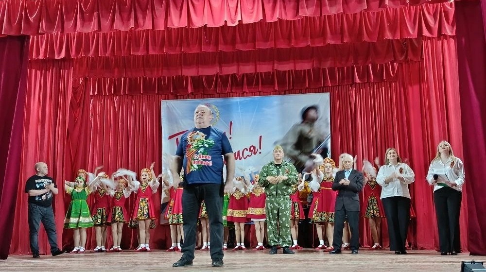 Концертно-фронтовая бригада Дома культуры села Привольного Красногвардейского с программой «Салют, Победа!»