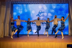 Выступление народного ансамбля национального танца «Элефтерия»