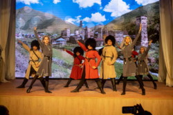 Выступление народного ансамбля национального танца «Элефтерия»