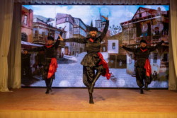 Выступление народного ансамбля национального танца «Элефтерия»