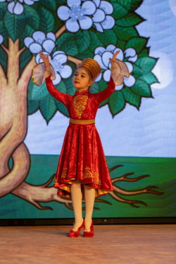 Выступление народного ансамбля национального танца «Элефтерия»