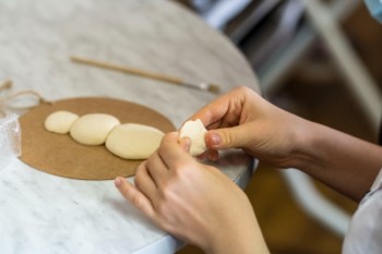 Мастер класс по лепке новогоднего снеговика