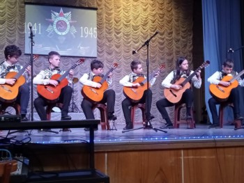 Фронтовые бригады продолжили поздравлять жителей края с наступающим праздником Великой Победы