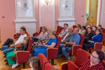 «Счастье жить» - открытие персональной выставки художника Александра Сильникова