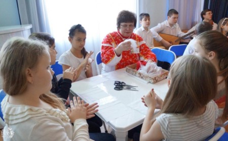 выставка декоративно-прикладного и изобразительного творчества «Россия женским именем зовётся»