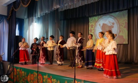 выставка декоративно-прикладного и изобразительного творчества «Россия женским именем зовётся»