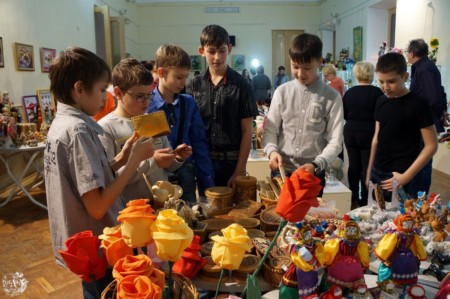 выставка декоративно-прикладного и изобразительного творчества «Россия женским именем зовётся»