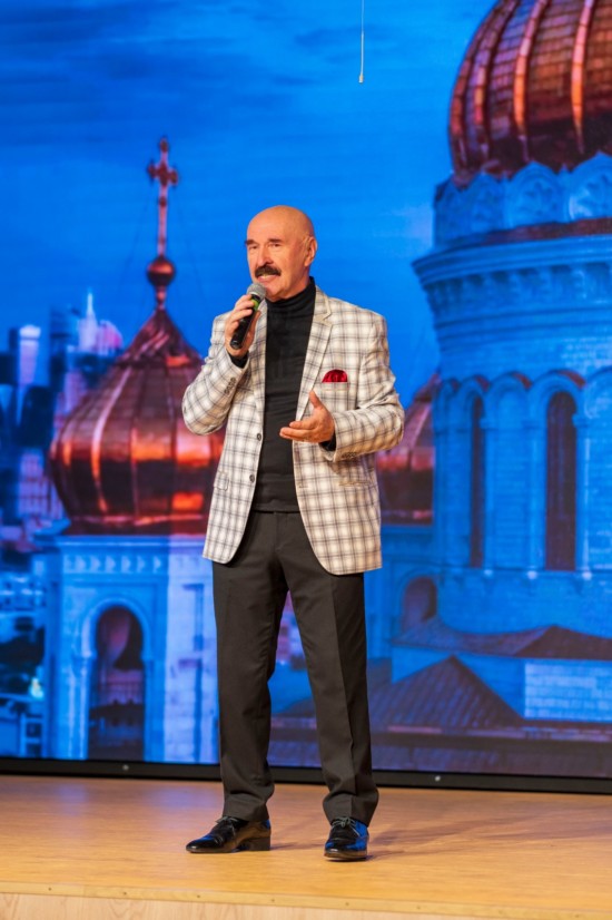 Я снова здесь, в семье родной…