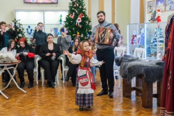 девичьи посиделки с прялкой